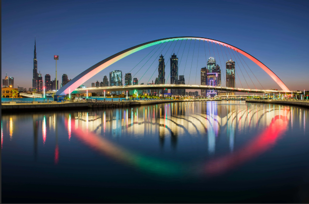 Best Places to Visit in Dubai for Free,Walk along the boardwalk of the Dubai Water Canal and admire the beautiful views of the city skyline. This 3.2-kilometer-long promenade is lined with cafes and restaurants.